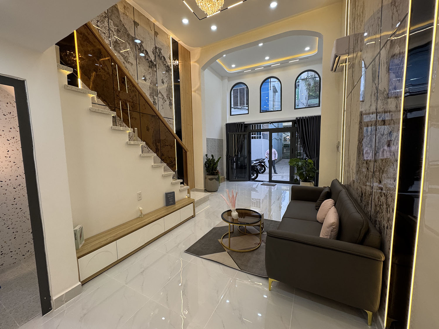 Lửng+1 lầu 4,2x12=50m2 có phòng master tầng trệt cho người lờn full nội thất khu vip Nguyễn Văn Đậu